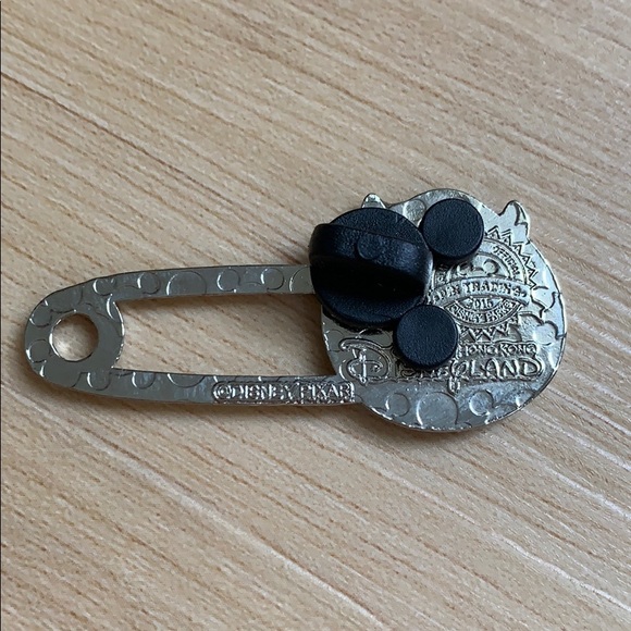 Mike Wazowski Pin - Picture 2 of 5